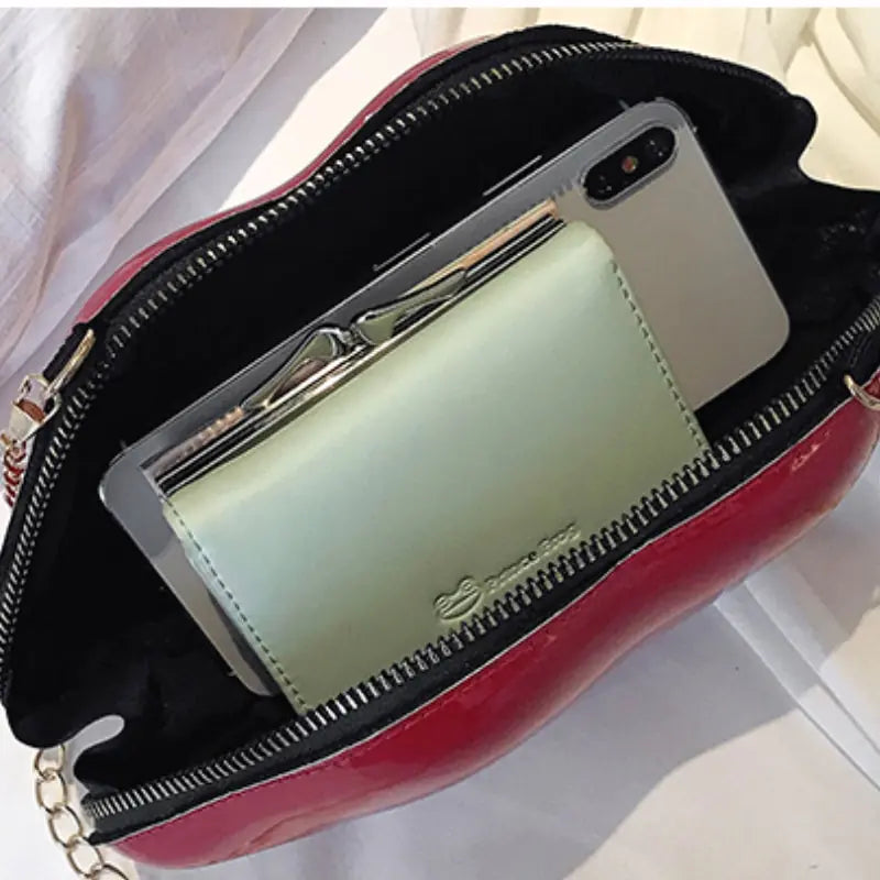 Lips Clutch